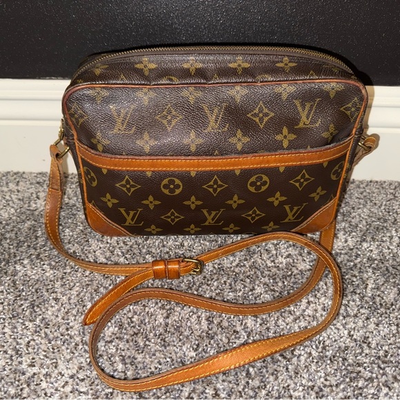Louis Vuitton Vintage Monogram Trocadero 27 Crossbody Made in USA with COA - Picture 1 of 16